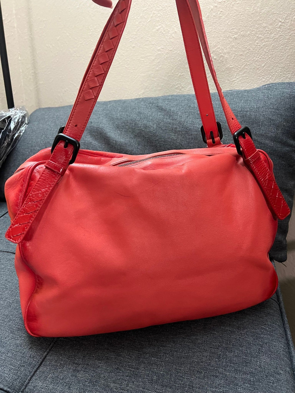 Bottega Veneta Intrecciato Ombré Leather Shoulder Bag · Red — photo 3