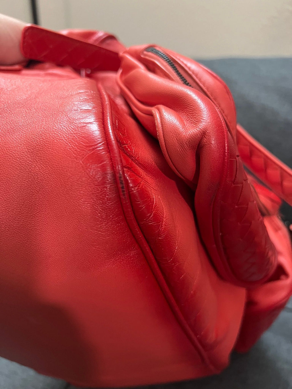 Bottega Veneta Intrecciato Ombré Leather Shoulder Bag · Red — photo 5