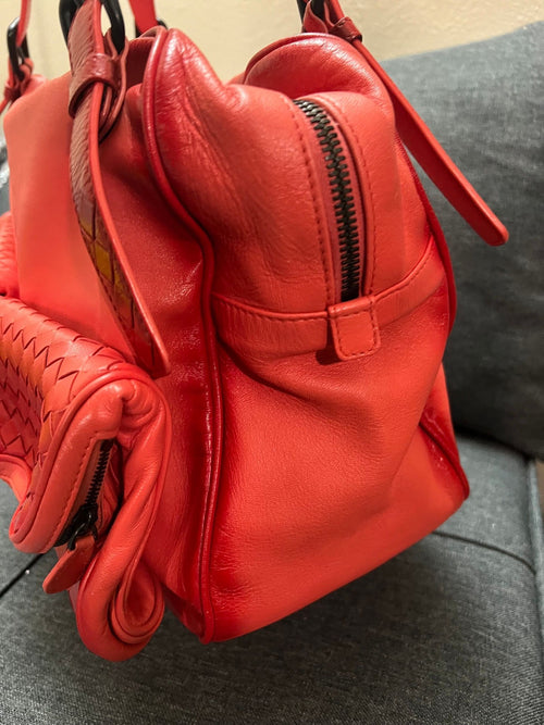 Bottega Veneta Intrecciato Ombré Leather Shoulder Bag · Red — photo 2